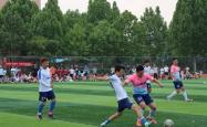 足球比赛精彩纷呈，球员们奋勇拼搏的简单介绍